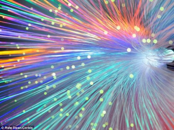 丹麦科技大学研发出世界上速度最快的网络，每秒可传输43太比特数据。如果用他们研发的新一代光纤网络下载一部1G大的电影，只需要短短0.2毫秒