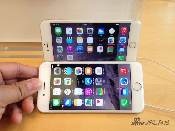iPhone 6 Plus(上)支持横屏显示 iPhone 6 Plus(上)支持横屏显示