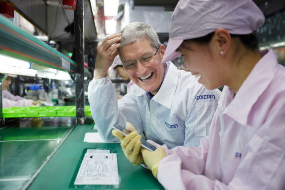 苹果CEO库克参观富士康郑州工厂|苹果|库克_