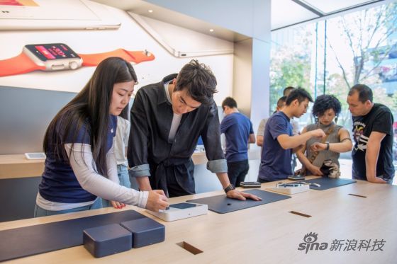 Apple Watch魅力大:林更新去苹果店买手表了 