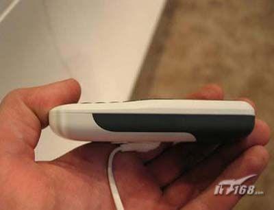 小巧精致索爱入门彩屏机J100c卖299元