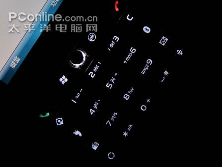 手机 正文 华硕p527的键盘灯使用的是白色的灯光设计,而且每一个按键