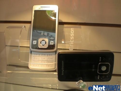 �»�Ϥ������CeBIT���ᰮ����չ̨һƳ