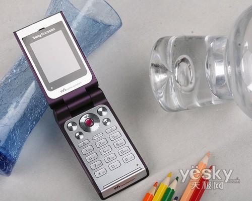 简约之美索爱翻盖音乐手机W380图赏(3)