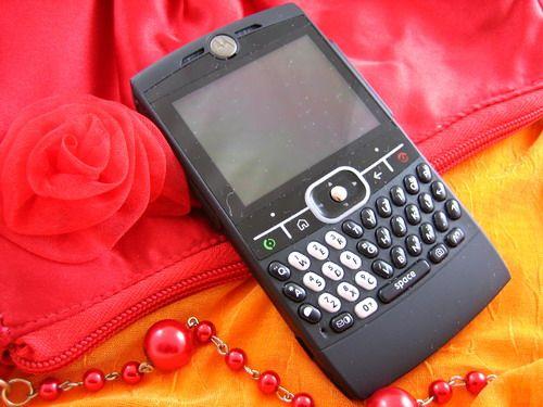 �����˽�Ħ������Q8�ֻ��״�ͬ����֪