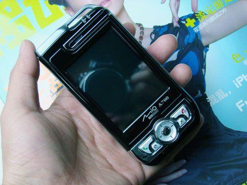 精致厚重神达GPS手机A700售2380元