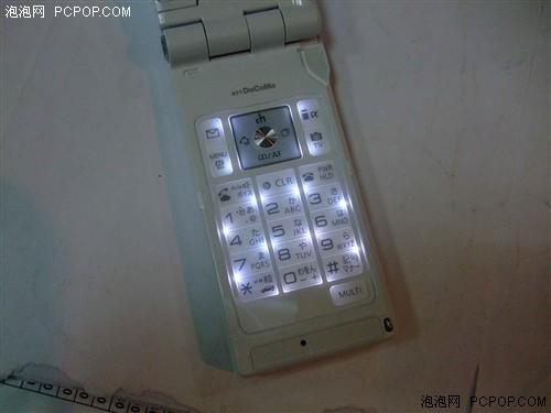 3英寸超大屏松下3G手机P905i卖3700元
