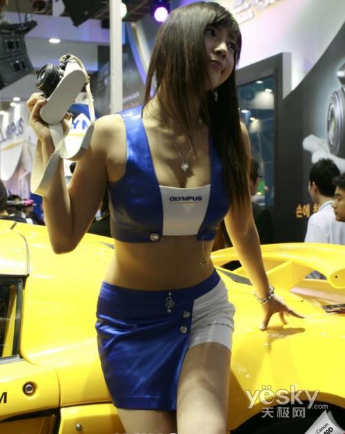 就是看美女模特穿着暴露发布会再起艳照门