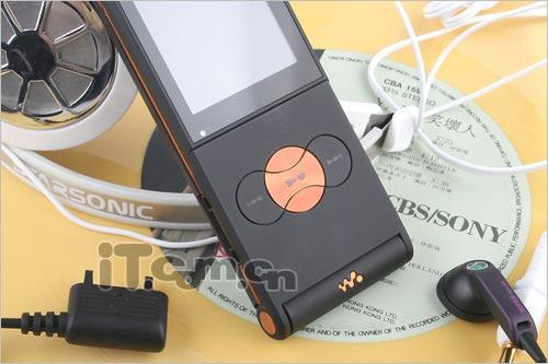 复古下翻盖造型索爱音乐手机W350评测(3)