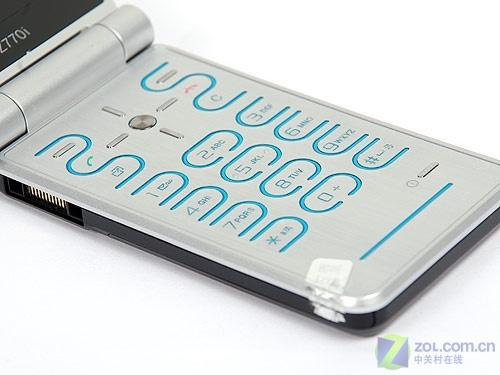 出色外观设计索爱3G时尚翻盖Z770i评测(3)