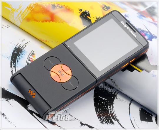 复古下翻盖索爱超薄音乐手机W350评测