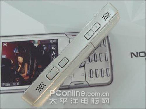 诺基亚N82 再接再厉诺基亚全能N82行货售3030元