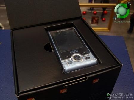 搭载双扬声器索爱W595特别版开箱图赏