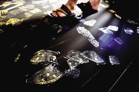 主人不在家三星冰箱起火熏黑套房