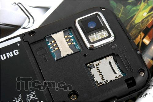 3.7英寸显示屏三星智能强机i8000评测(3)