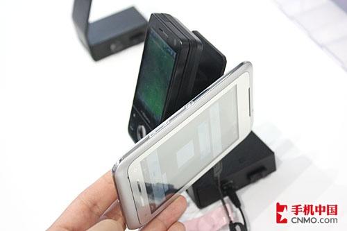 4.1英寸屏1GHz CPU 东芝TG01现场评测