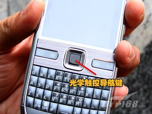 600MHz处理器诺基亚全键盘智能E72评测