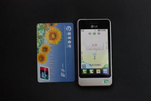 “三围”最小的全触屏手机 LG迷你曲奇图赏_手机_科技时代_新浪网