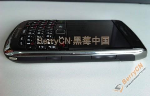 中国移动定制黑莓Curve8980真机曝光