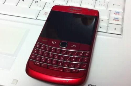 市售在即 黑莓9780靓丽红色版曝光_手机
