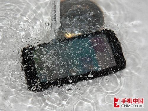 行货硬汉Defy摩托罗拉ME525三防测试(4)