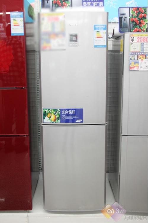 鎖住水份保持新鮮 三星兩門冰箱3290元