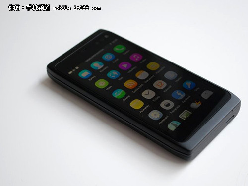 侧滑全键盘+MeeGo 诺基亚N950真机赏析