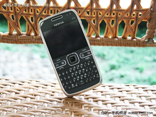 软件兼容性强 诺基亚E72北京售价1760元_手机