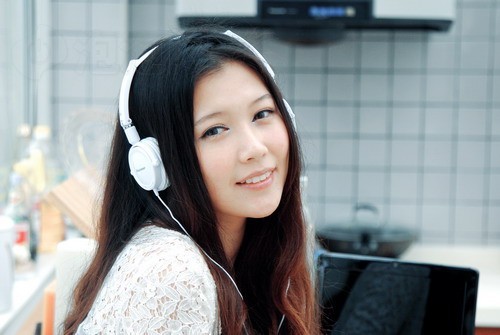 Image: Zheng Yunhao love MJ headphones!  Headphones Pioneer SE-MJ21