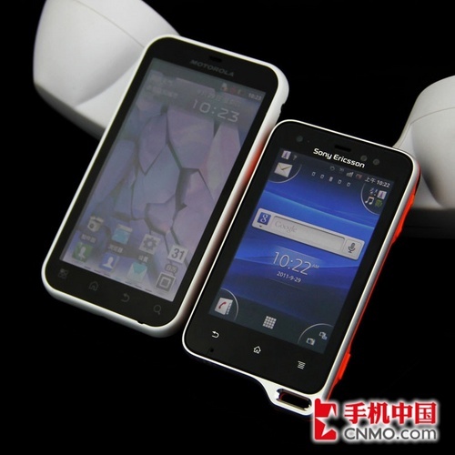 ʱ���������ܶԾ�ST17i�Ա�ME525+��