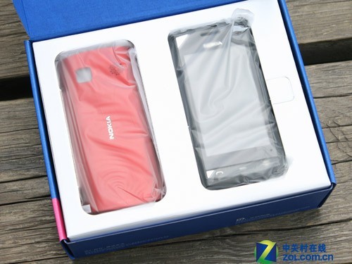 丰富彩壳可换1GHz处理器诺基亚500图赏