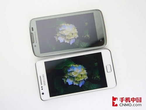 双核最强战摩托罗拉ME865对比三星i9100