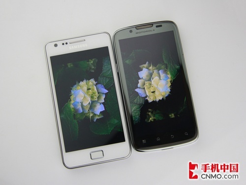 双核最强战摩托罗拉ME865对比三星i9100