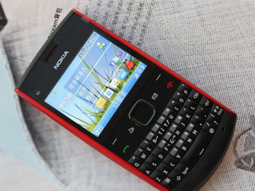 入门全键盘多种颜色 诺基亚X2-01行货550元_