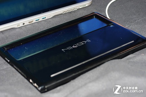 ͻ������Ӣ�ض�չʾ���س��������� 