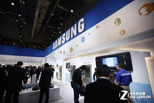 2000万高像素单电 三星NX200携附件参展