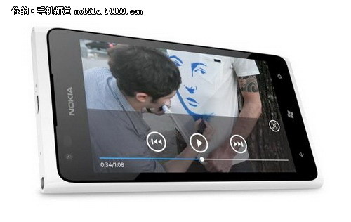 诺基亚Lumia900白色版亮相或四月问世