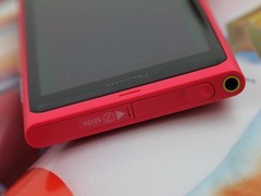 独特时尚韵味 蓝色行货诺基亚N9报新低价 
