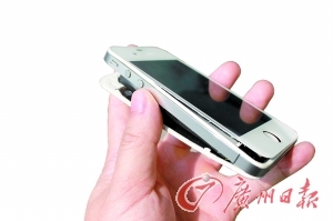 机主称iPhone 4放置3个月外壳自行爆开
