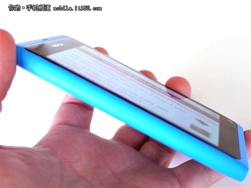 新一代机皇 诺基亚N9现在仅售价3400元_手机