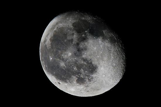 从娥眉月至月全食 4个月的月球摄影集