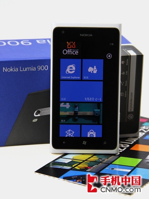 4.3寸最强WP7旗舰 诺基亚Lumia 900图赏