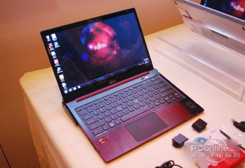 日本原装超级本 富士通U772惊艳亮相!_笔记本