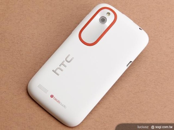 4寸白色双卡双待新机 HTC Desire V图赏_手机