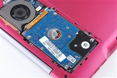 而三星535u3c-a03则采用了普通的内存和传统