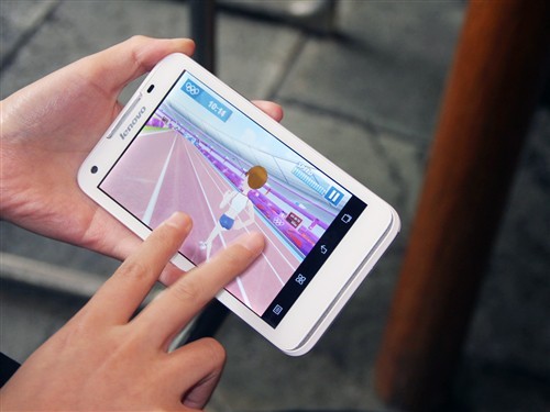 5吋超大屏幕 联想S880与美女玩转奥运_手机