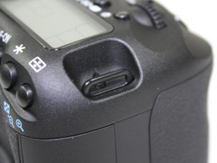 快连拍、高像素 佳能中端旗舰7D套机报价 