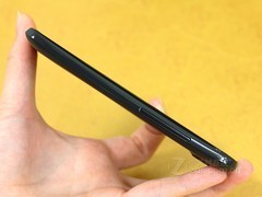 HTC One X 黑色 侧面图 