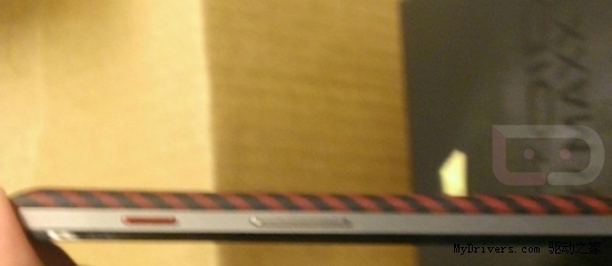 红色限量版摩托RAZR Maxx HD真机曝光