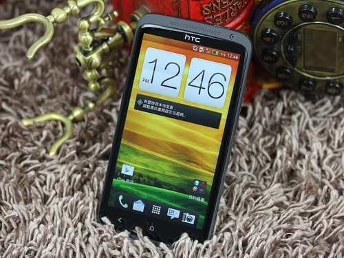 HTC One X 黑色 外观图 